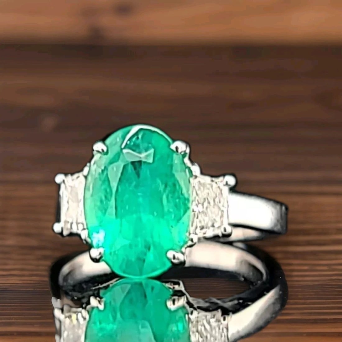 VINTAGE 14K WHITE GOLD ENGAGEMENT RING 2.36CT.NATURAL GREEN EMERALD OVAL SHAPE (1 of 2)