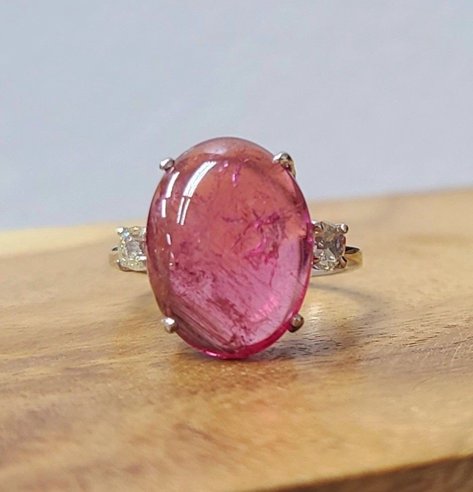 VINTAGE PLATINUM ENGAGEMENT RING 10.98CT.NATURAL PINK TOURMALINE CABOCHON SHAPE: VINTAGE 14K WHITE GOLD ENGAGEMENT RING 10.98CT.NATURAL PINK TOURMALINE CABOCHON GORGEOUS vintage 14k white gold ring natural pink tourmaline oval cabochon shape. Center Gem natural pink tourmaline wei