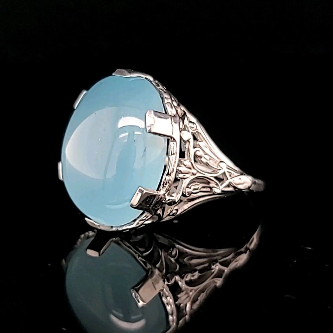 VINTAGE 14K WHITE GOLD RING 14.76CT. NATURAL BLUE CHALCEDONY OVAL SHAPE (1 of 2)
