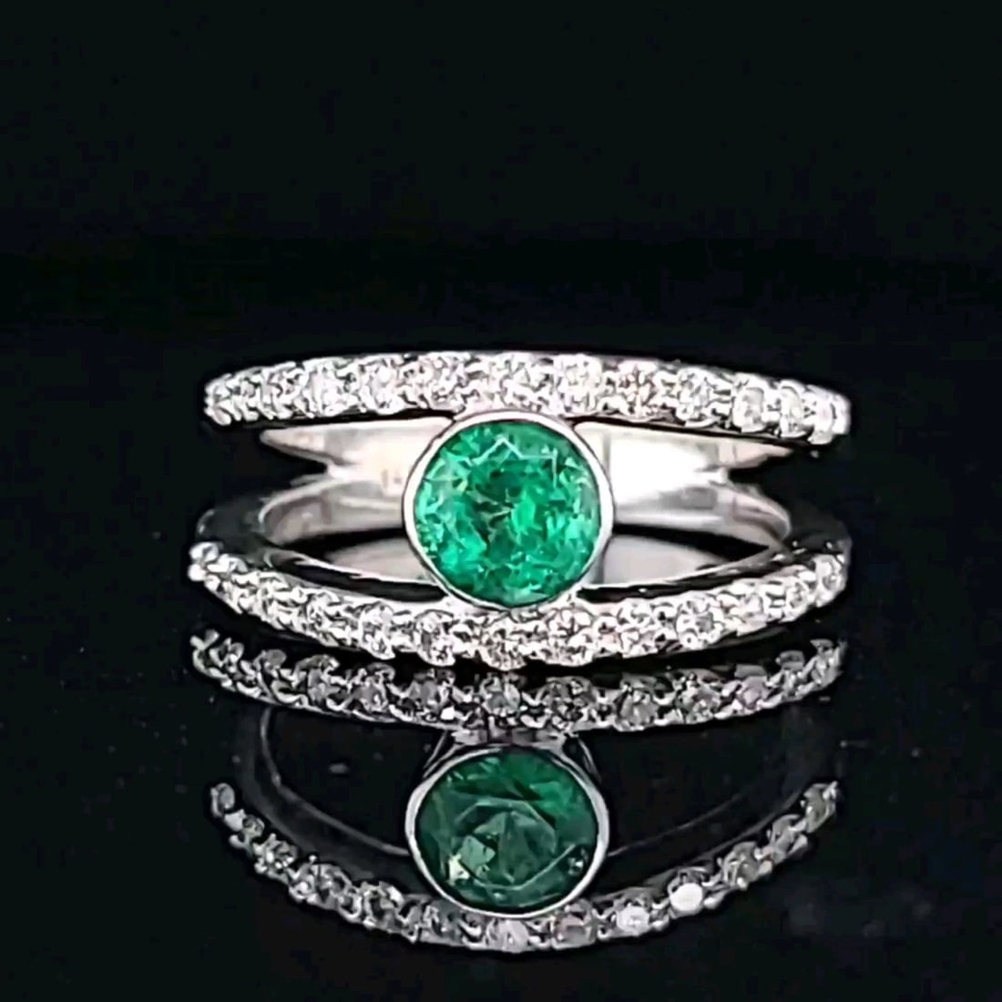 14K WHITE GOLD VINTAGE RING 1.20CT NATURAL GREEN EMERALD IN ROUND SHAPE (1 of 2)