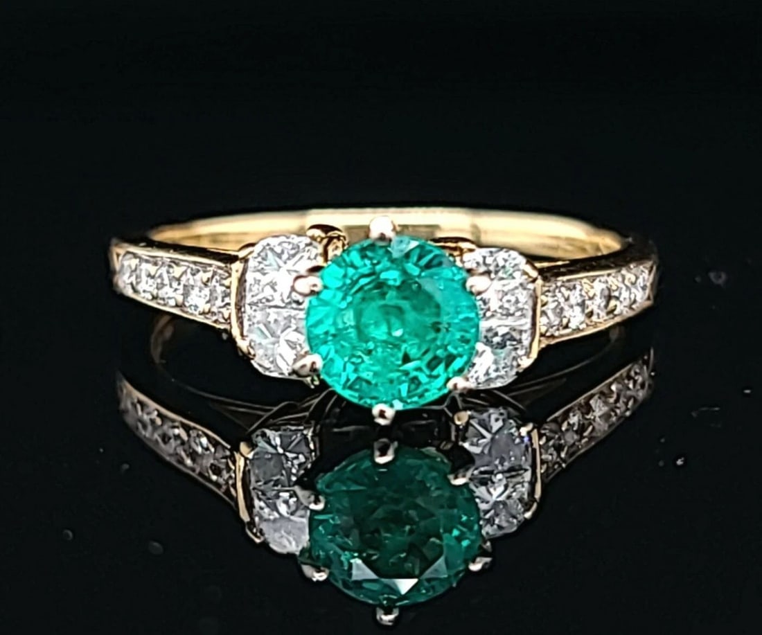 18K YELLOW GOLD RING 0.92CT. NATURAL GREEN EMERALD ROUND SHAPE (1 of 2)