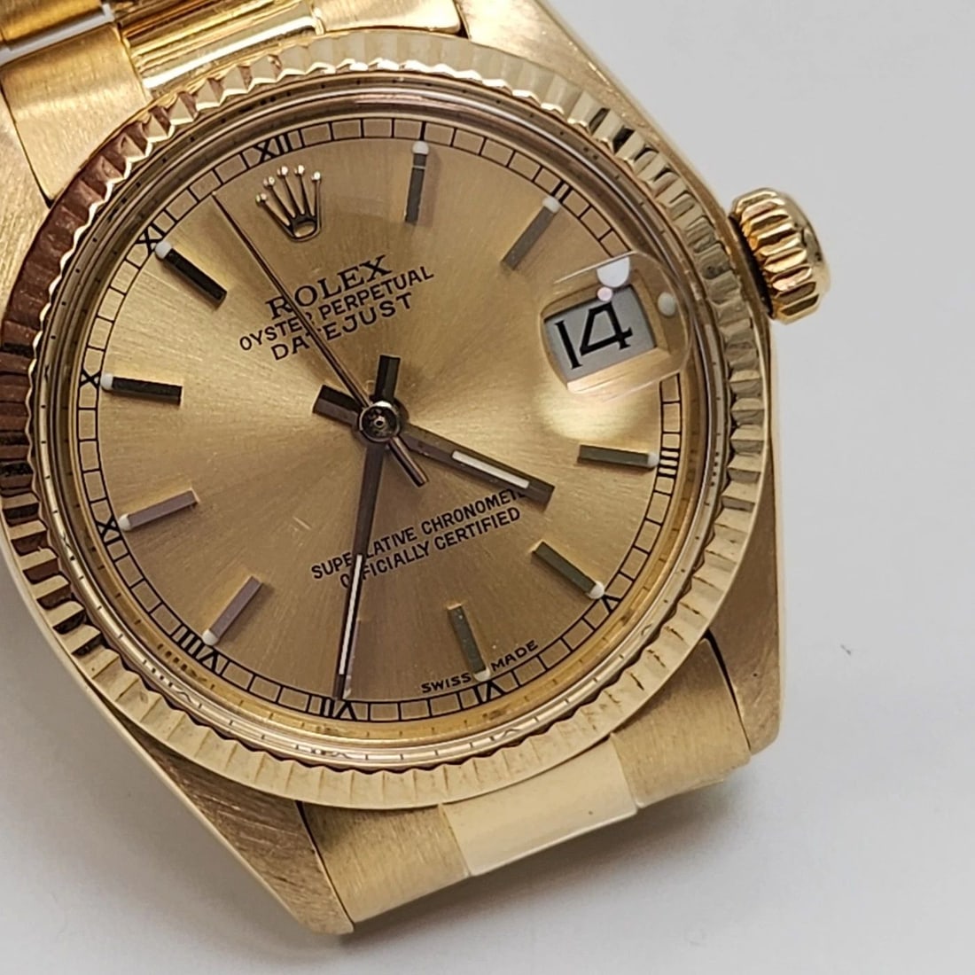 ROLEX MIDSIZE DATEJUST 31 MM 18K YELLOW GOLD OYSTER WATCH 6827 CIRCA 1978 (1 of 2)