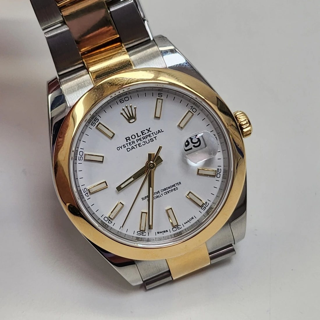 ROLEX DATEJUST 41 MM STEEL 18K YELLOW GOLD OYSTER WHITE AUTOMATIC WATCH 126303 (1 of 2)