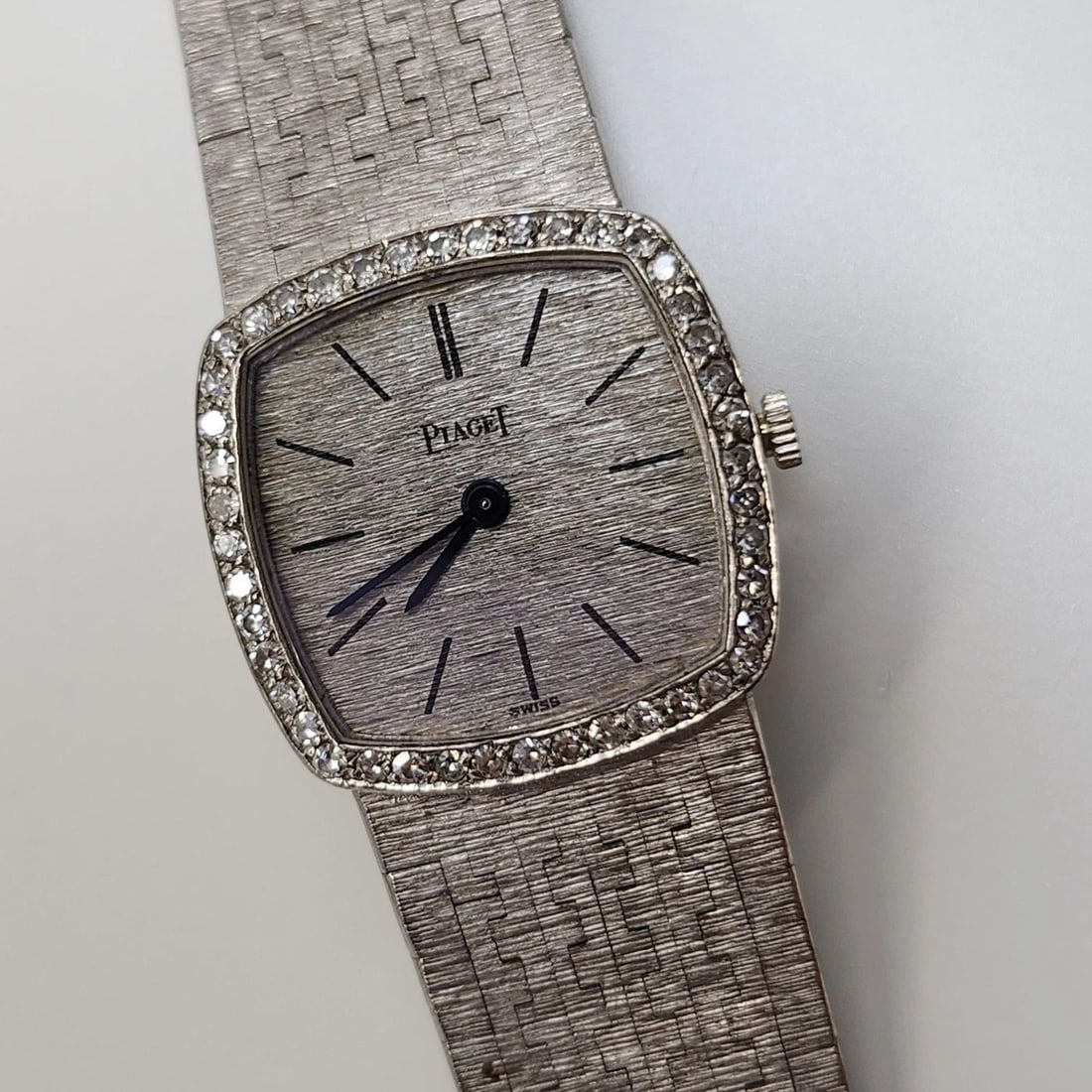 VINTAGE PIAGET LADIES 23 MM 18K WHITE GOLD SILVER MANUAL WATCH 9235 (1 of 2)