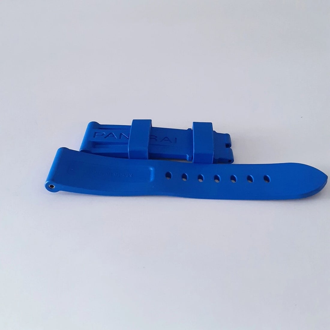 PANERAI BLUE 24 X 21 MM RUBBER STRAP: PANERAI BLUE 24 X 21 MM RUBBER STRAP Condition: Pre-owned: An item that has been used previously. The item may have some signs of cosmetic wear, but ... Read more about the condition Type: Watch Part