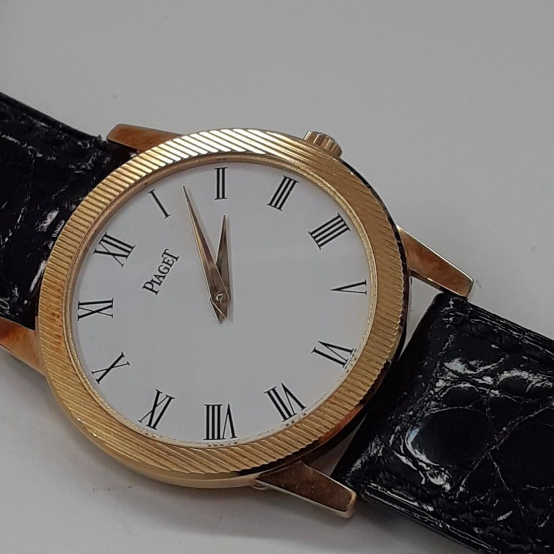 PIAGET MIDSIZE 31 MM 18K YELLOW GOLD WHITE ROMAN QUARTZ LEATHER WATCH 5894 (1 of 2)