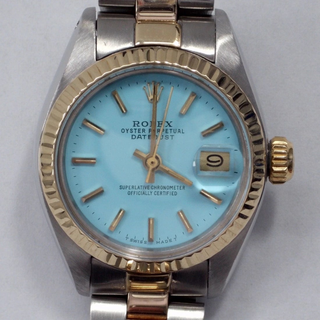 ROLEX LADIES DATEJUST 26 MM TWO TONE BLUE TURQUOISE OYSTER WATCH 6917 CIRCA 1979: ROLEX LADIES DATEJUST 26 MM TWO TONE BLUE TURQUOISE OYSTER WATCH 6917 CIRCA 1979 Condition: Pre-owned - Good: This item has been gently used but is in good condition. It might have a few signs ... Rea