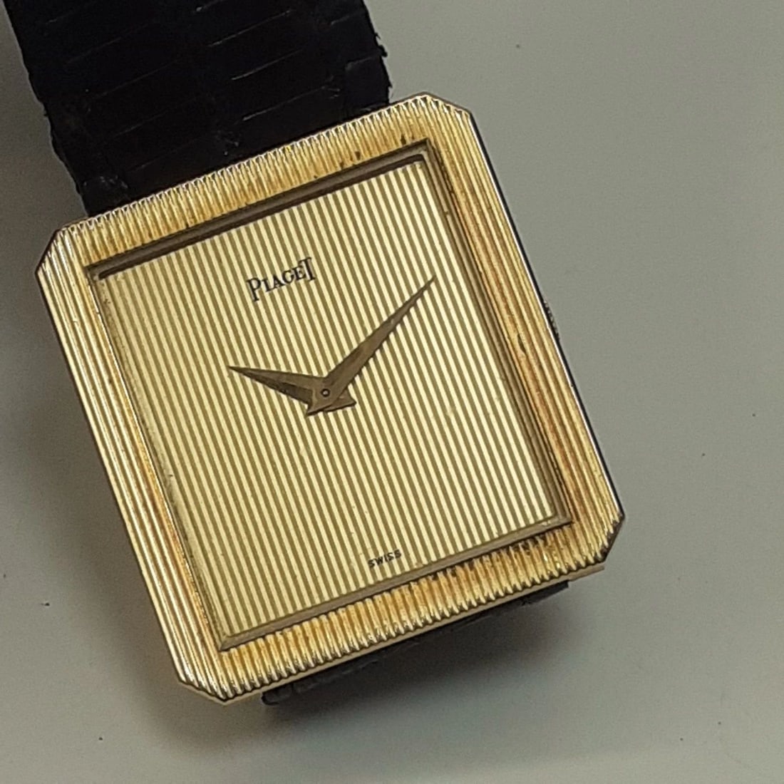 PIAGET PROTOCOLE LADIES 25 X 27 MM 18K YELLOW GOLD QUARTZ LEATHER WATCH 9154 (1 of 2)