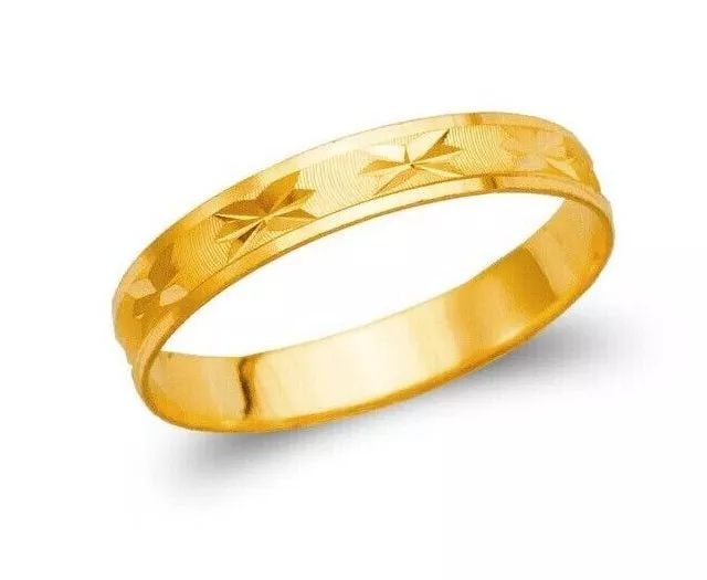 NEW 14K YELLOW GOLD STAR STAMPING WEDDING BAND: NEW 14K YELLOW GOLD STAR STAMPING WEDDING BAND 14K Yellow Gold Approx. 6mm Wide High Polished/Diamond Cut Apx Weight: 2g - 2.3g