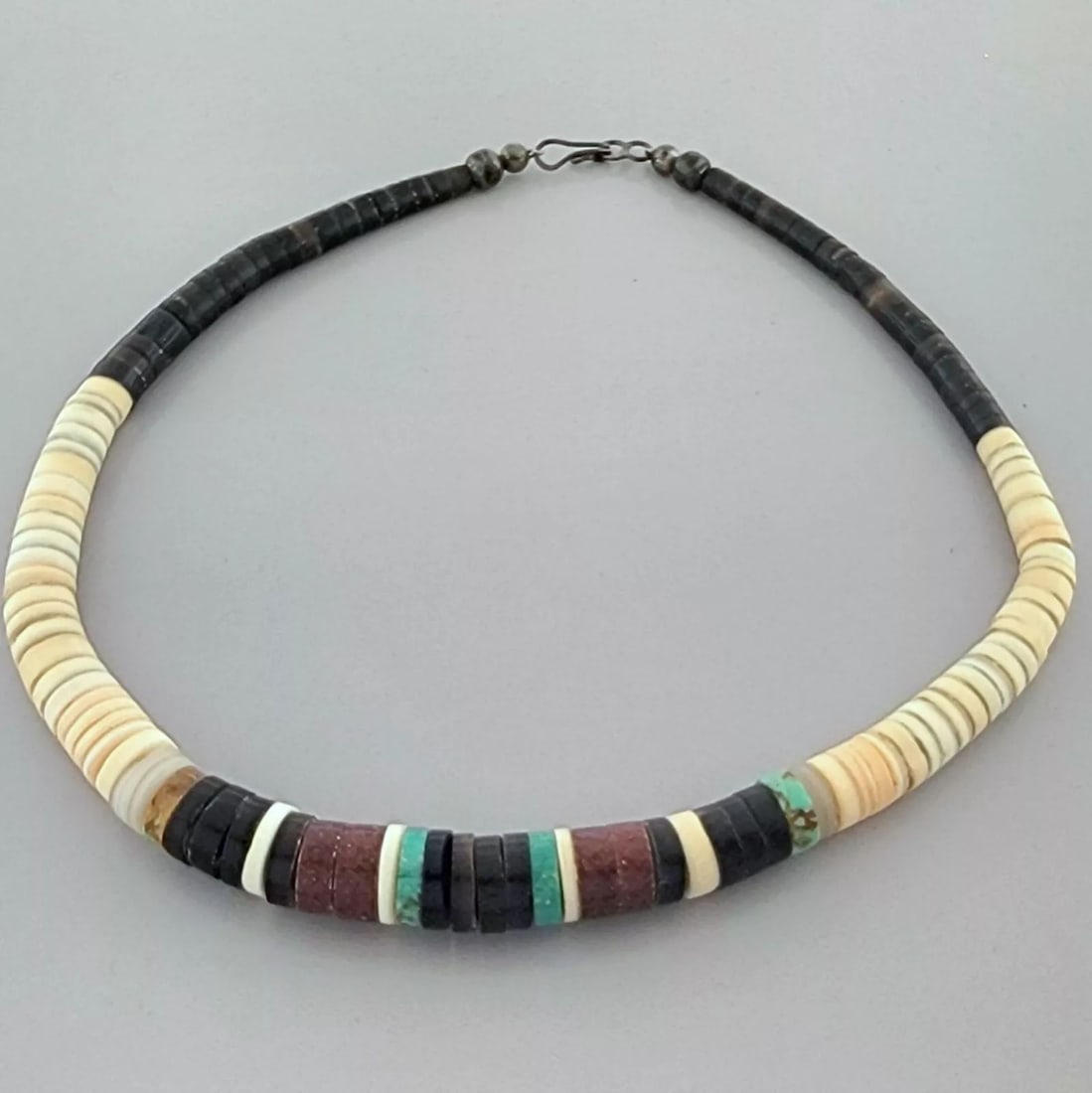 VINTAGE NAVAJO STERLING SILVER HEISHI TURQUOISE NECKLACE (1 of 2)