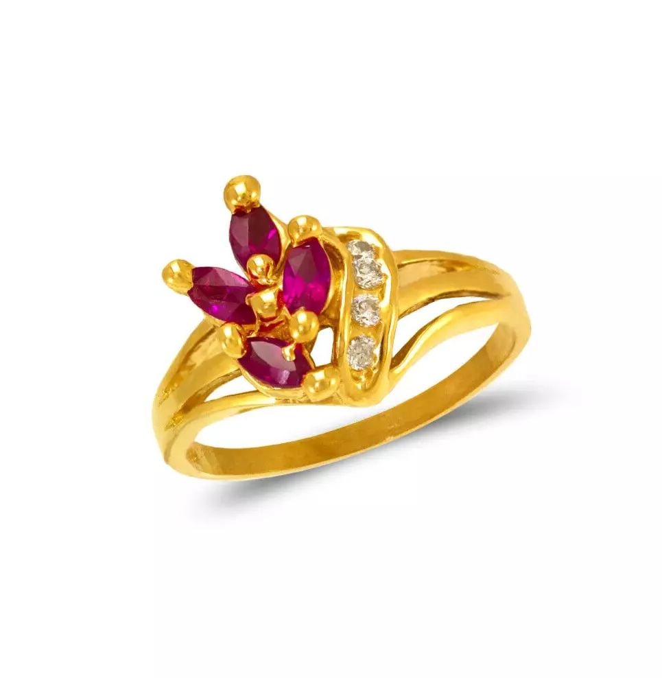 NEW 14K YELLOW GOLD LADIES CZ RING: NEW 14K YELLOW GOLD LADIES CZ RING 14K Yellow Gold Size 7 Approx. 11mm Center High Polished/Cubic Zirconia Weight: 2.3 Grams