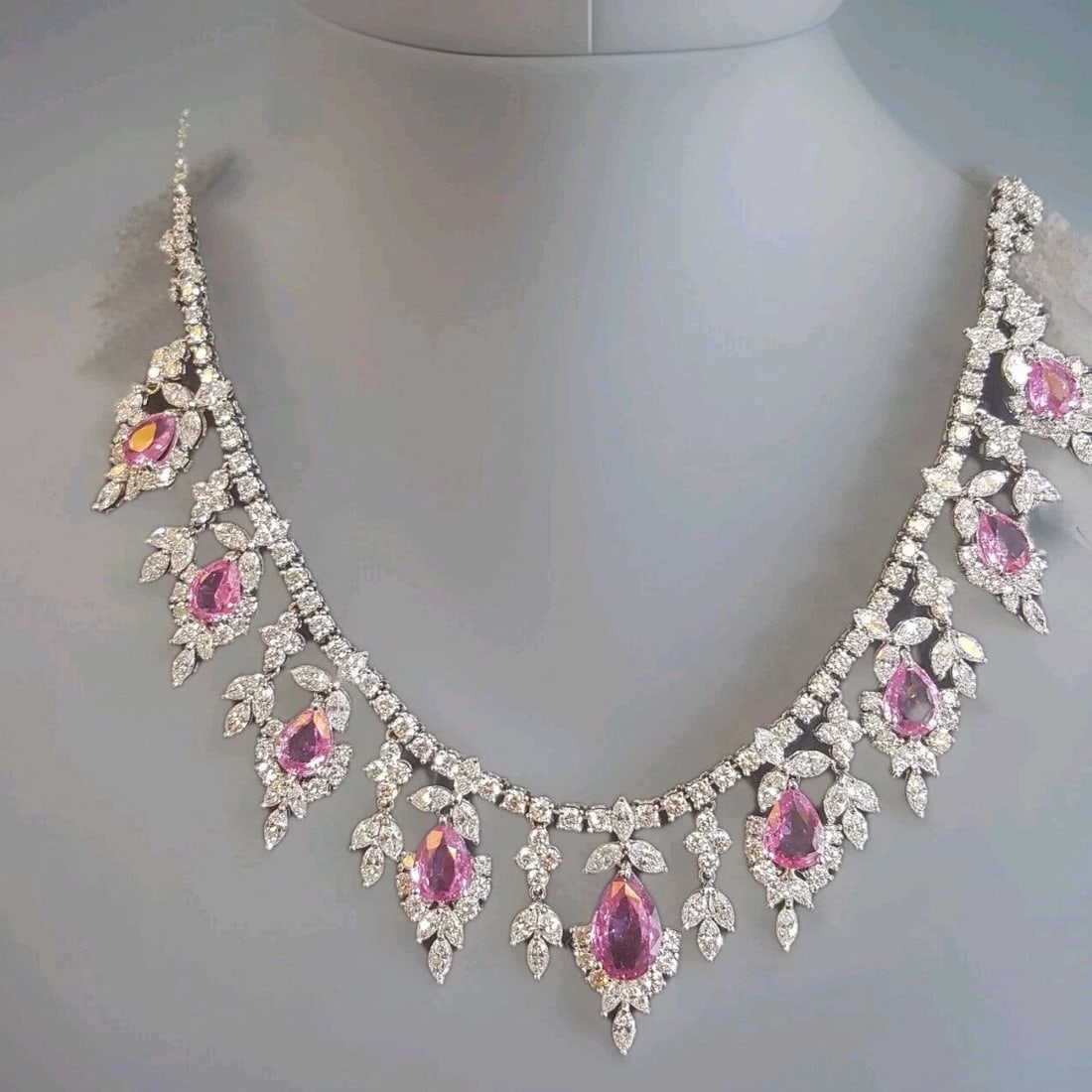 STUNNING 18K WHITE GOLD DIAMOND PINK SAPPHIRE NECKLACE 37.61CT VS1-G: STUNNING 18K WHITE GOLD DIAMOND PINK SAPPHIRE NECKLACE 37.61CT VS1-G Gorgeous Natural pink sapphire Diamond necklace total weight 37.61 carat . set nine natural pink sapphire in pear shape weight 13.8