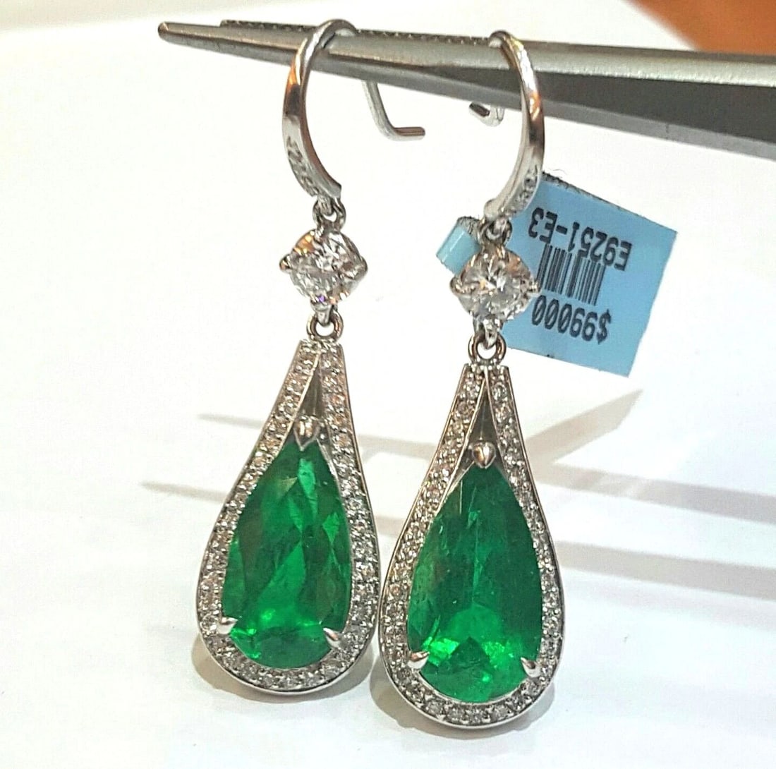 18K WHITE GOLD NATURAL COLOMBIAN EMERALD EARRINGS 7.80CT PEAR SHAPE: 18K WHITE GOLD NATURAL COLOMBIAN EMERALD EARRINGS 7.80CT PEAR SHAPE Gorgeous 18k white gold Colombian emerald earrings 6.55ct total weight natural green Colombian emerald in pear shape clean, nice cut