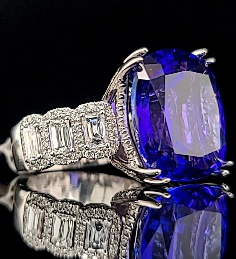 18K WHITE GOLD ENGAGEMENT RING 19.60CT.NATURAL TANZANITE CUSHION GIA CERT: 18K WHITE GOLD ENGAGEMENT RING 19.60CT.NATURAL TANZANITE CUSHION GIA CERT GORGEOUS 18k white gold engagement tanzanite ring cushion shape GIA CERT. Center natural tanzanite in cushion shape weight 19.