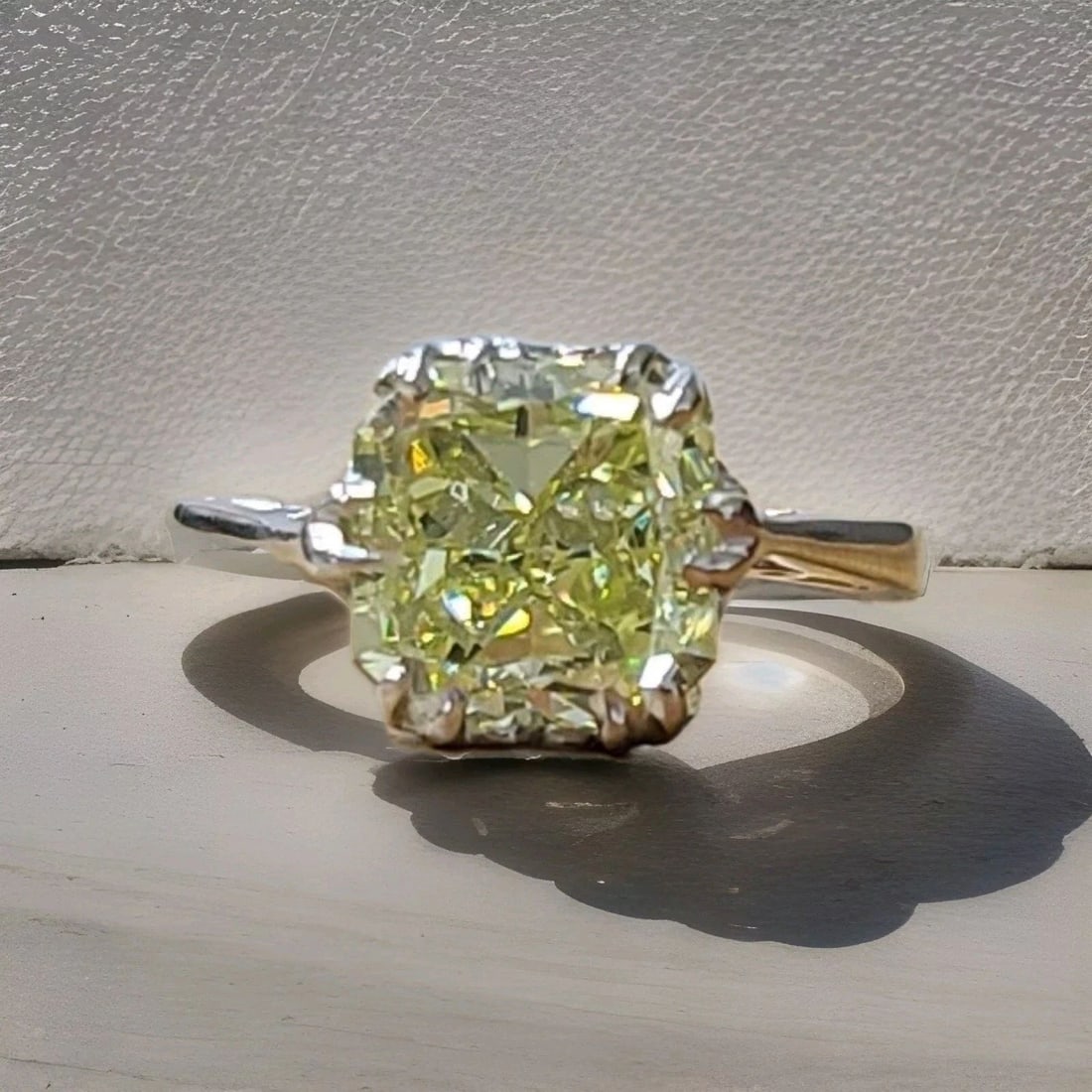 PLATINUM VINTAGE ENGAGEMENT RING 3.02CT.NATURAL YELLOW RADIANT CUT DIAMOND GIA (1 of 2)