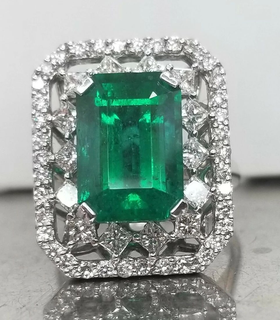 5.28 CARAT NATURAL GREEN EMERALD 18K WHITE GOLD RING (1 of 2)