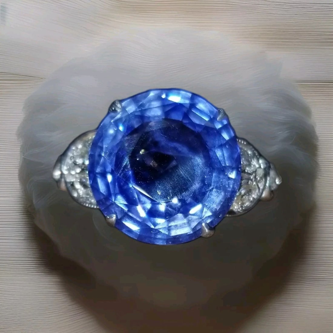 VINTAGE PLATINUM ENGAGEMENT RING 7.20CT. NATURAL BLUE SAPPHIRE ROUND CUT (1 of 2)