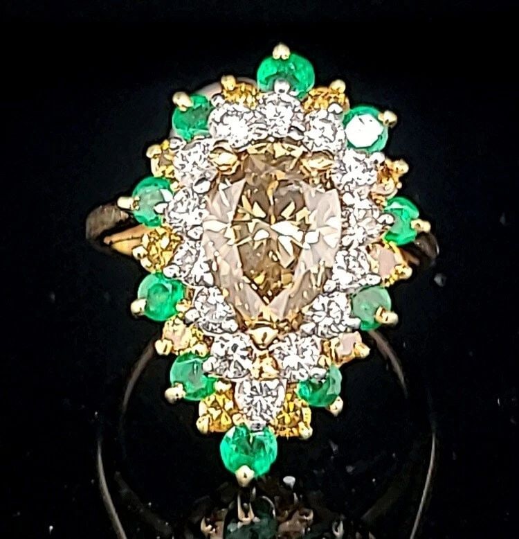 PLATINUM RING NATURAL CHAMPAGNE DIAMOND PEAR SHAPE 2.15CT. VS2 GIA: PLATINUM RING NATURAL CHAMPAGNE DIAMOND PEAR SHAPE 2.15CT. VS2 GIA GORGEOUS platinum & 18k yellow natural fancy champagne diamond ring center pear shape natural fancy champagne diamond weight 2.15ct.