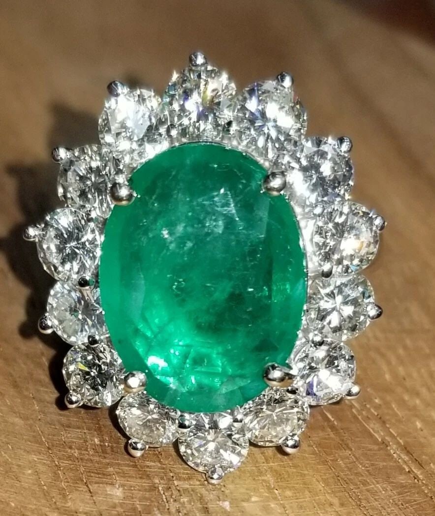 14K WHITE GOLD RING 11.22CT. NATURAL GREEN EMERALD OVAL SHAPE (1 of 2)