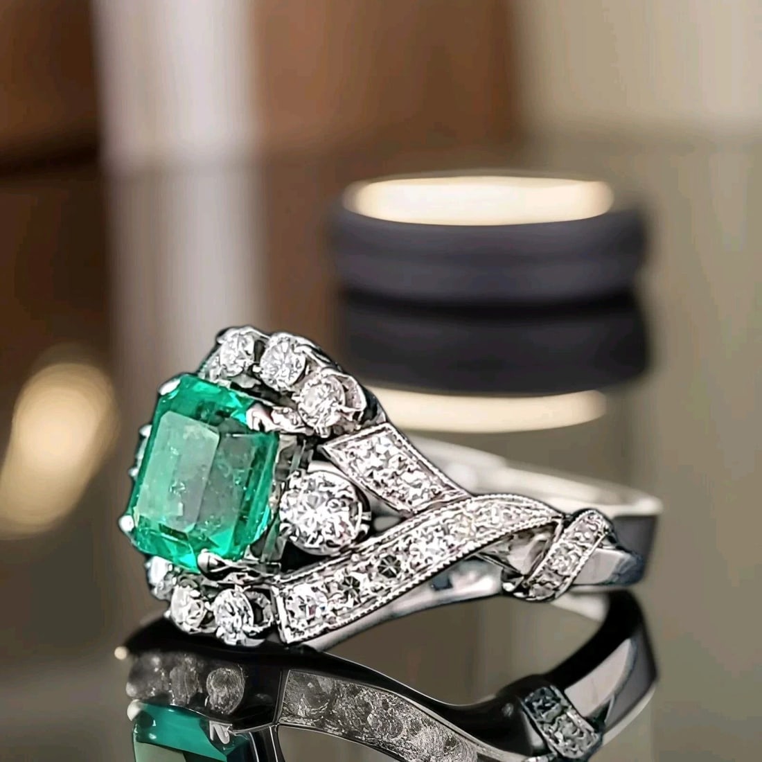 VINTAGE FILIGREE PLATINUM RING 2.26CT. NATURAL COLOMBIA GREEN EMERALD GIA 1930': VINTAGE FILIGREE PLATINUM RING 2.91CT. NATURAL COLOMBIA GREEN EMERALD 1930'S This vintage platinum ring showcases a stunning natural Colombia green emerald, which is perfectly set in a prong style. Th