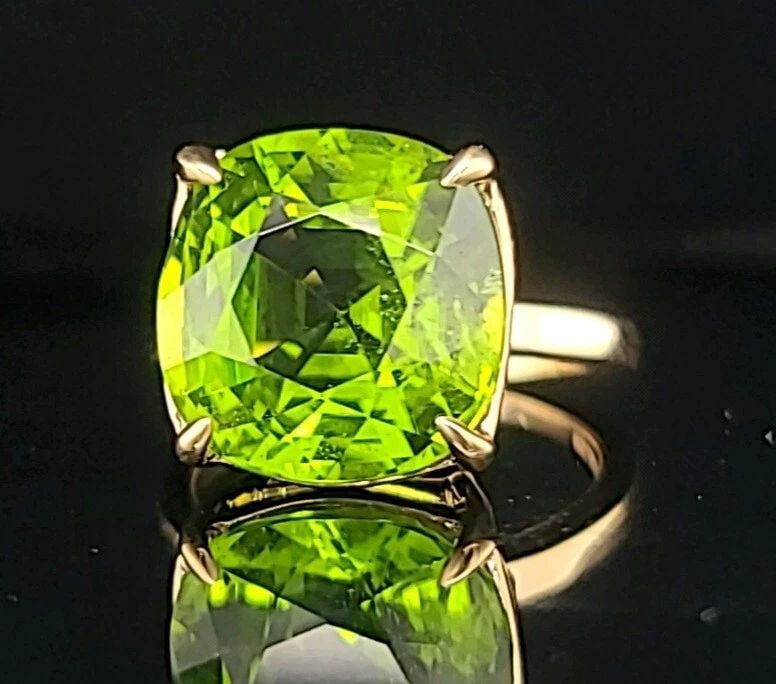 10.38CT. TIFFANY & CO 18K YELLOW GOLD RING NATURAL PERIDOT CUSHION CUT GIA CERT: 10.38CT. TIFFANY & CO 18K YELLOW GOLD RING NATURAL PERIDOT CUSHION CUT GIA CERT Tiffany & Co 10.38carat natural green peridot set in 18k yellow gold ring. Peridot weight 10.38ct. Size 12.9x12.8mm GIA