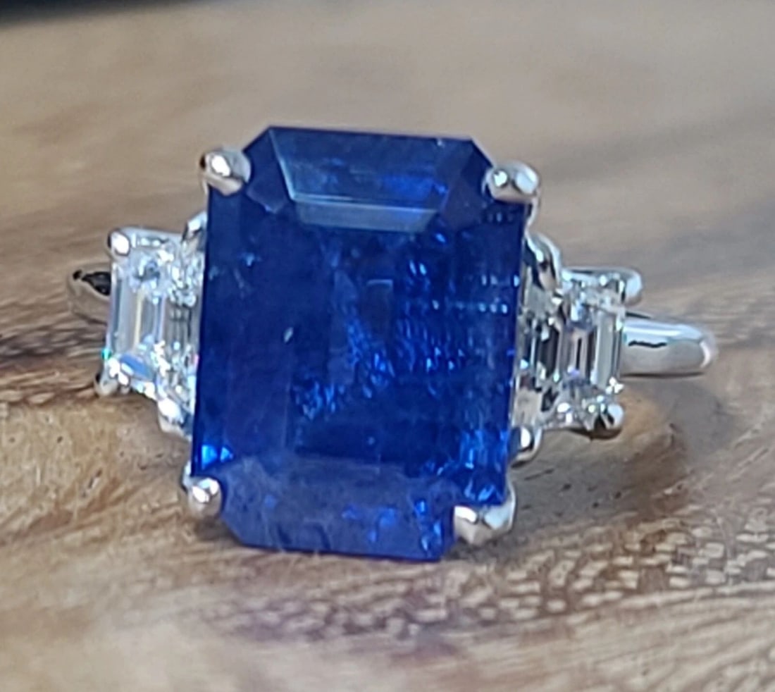 VINTAGE 14K WHITE GOLD ENGAGEMENT RING 6.04CT.NATURAL BLUE SAPPHIRE GIA CERT: VINTAGE 14K WHITE GOLD ENGAGEMENT RING 6.04CT.NATURAL BLUE SAPPHIRE GIA CERT GORGEOUS vintage 14k white gold engagement ring with natural blue sapphire in an emerald shape Center natural sapphire weig