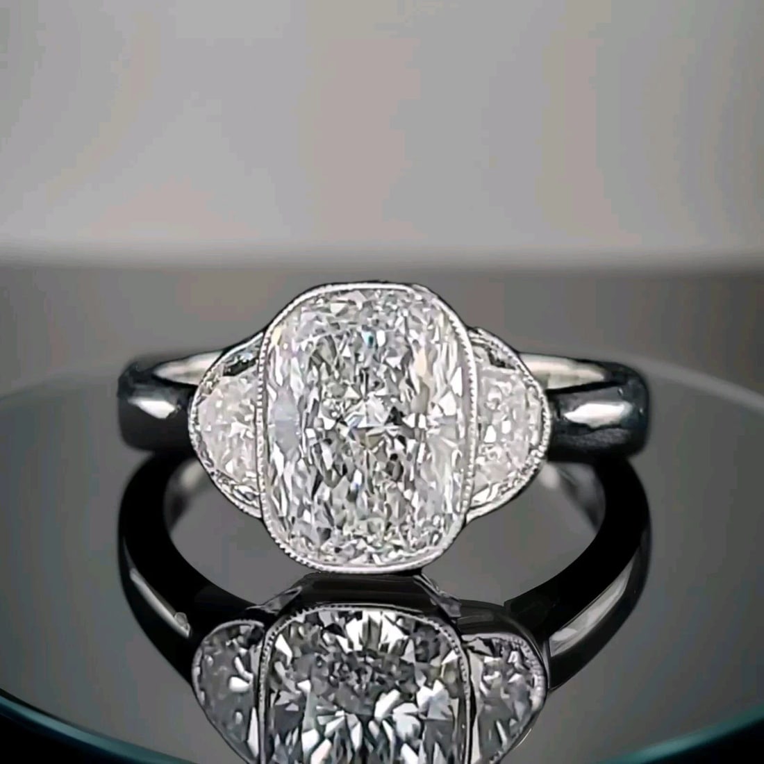 PLATINUM ENGAGEMENT RING 2.18CT. CUSHION SHAPE LAB-GROWN DIAMOND E-VS1 IGI CERT: PLATINUM ENGAGEMENT RING 2.18CT. CUSHION SHAPE LAB-GROWN DIAMOND E-VS1 IGI CERT This stunning engagement ring features a 2.18ct lab-grown cushion shape diamond with excellent cut and VS1 clarity. The