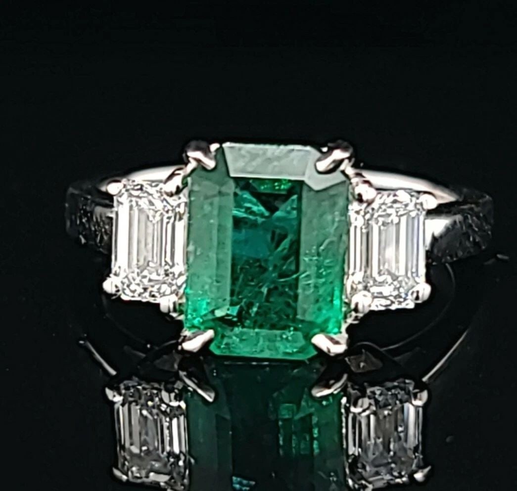 VINTAGE 14K WHITE GOLD ENGAGEMENT THREE STONE RING 1.87CT.NATURAL GREEN EMERALD (1 of 2)