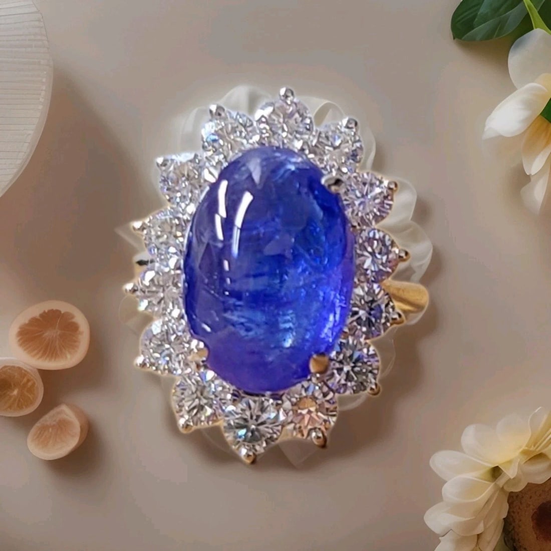 VINTAGE 14K WHITE GOLD ENGAGEMENT RING 10.61CT.NATURAL TANZANITE OVAL CABOCHON (1 of 2)