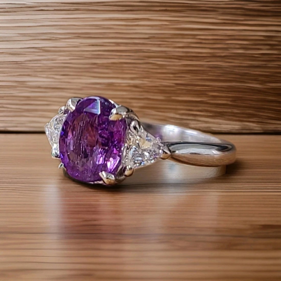 VINTAGE 14K WHITE GOLD ENGAGEMENT RING 2.20CT.PURPLE SAPPHIRE UNTREATED GIA CERT: VINTAGE 14K WHITE GOLD ENGAGEMENT RING 2.20CT.PURPLE SAPPHIRE UNTREATED GIA CERT GORGEOUS vintage 14K WHITE GOLD engagement ring purple lavender sapphire in oval shape. center natural lavender sapphir