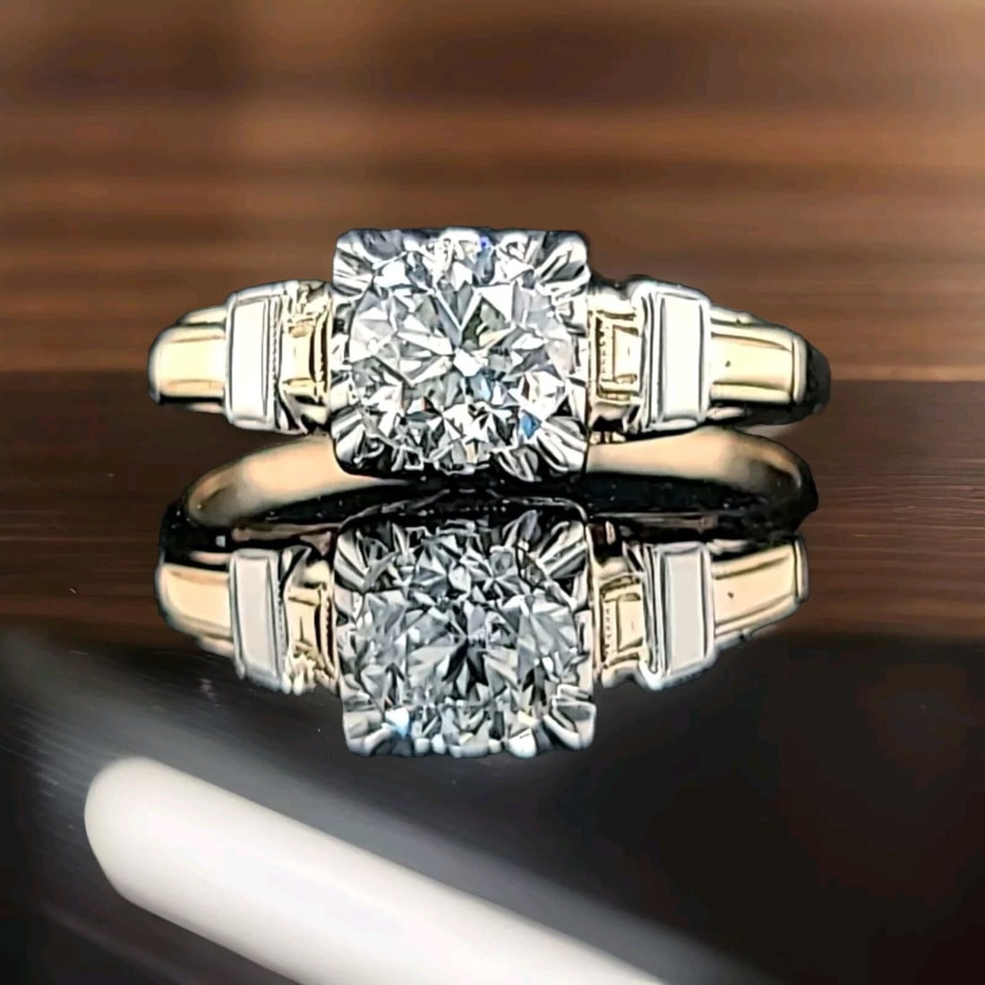 VINTAGE ROUND CUT DIAMOND 0.95CT 14K YELLOW GOLD ENGAGEMENT RING CIRC 1930'S: VINTAGE ROUND CUT DIAMOND 0.95CT 14K YELLOW GOLD ENGAGEMENT RING CIRC 1930'S Stunning Vintage natural round cut Diamond 14k multi-gold tone gold engagement ring circ 1930s center set natural round dia