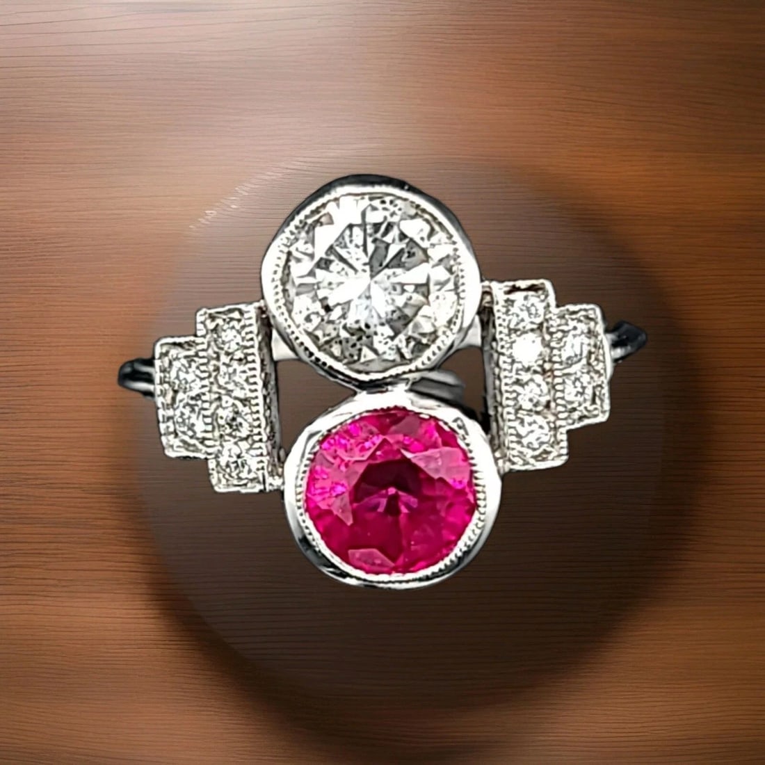 14K WHITE GOLD VINTAGE 2.22CT. NATURAL ROUND DIAMOND STATEMENT RING: 14K WHITE GOLD VINTAGE 2.22CT. NATURAL ROUND RUBY DIAMOND RING GORGEOUS 14k white gold Vintage ring natural round diamond & ruby ring Set center natural diamond round shape weight 0.95ct. size 6.2MM I