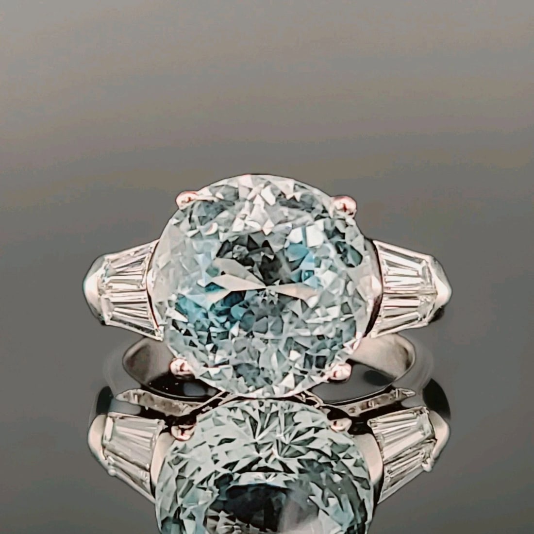VINTAGE PLATINUM ENGAGEMENT RING 6.67CT. NATURAL SKY BLUE AQUAMARINE ROUND CUT (1 of 2)