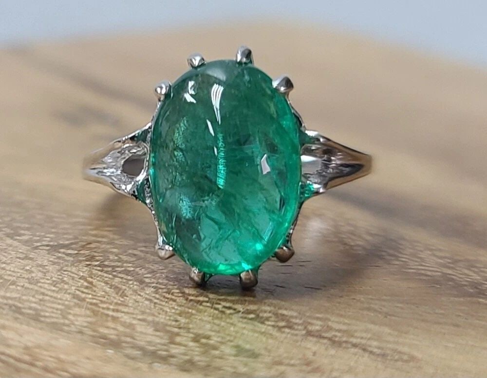 VINTAGE 14K WHITE GOLD ENGAGEMENT RING 4.05CT. NATURAL GREEN EMERALD CABOCHON (1 of 2)