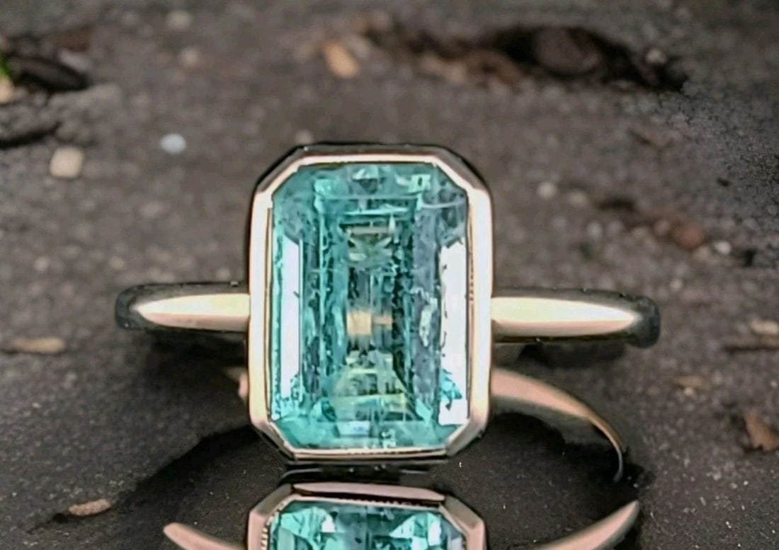 VINTAGE 14K YELLOW GOLD ENGAGEMENT RING 2.28CT.NATURAL COLOMBIA EMERALD GIA CERT: VINTAGE 14K YELLOW GOLD ENGAGEMENT RING 2.28CT.NATURAL COLOMBIA EMERALD GIA CERT This vintage 14k yellow gold engagement ring features a stunning 2.28CT natural Colombia emerald in a rectangular shape