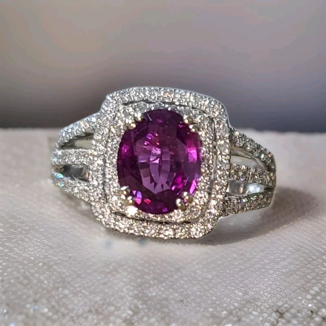 18K WHITE GOLD ENGAGEMENT RING 2.24CT. NATURAL PINK SAPPHIRE OVAL SHAPE (1 of 2)