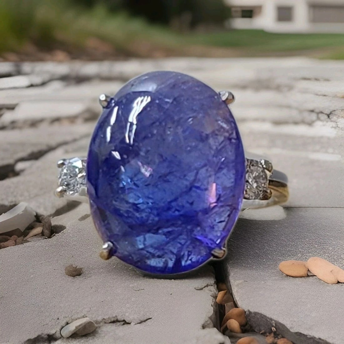 VINTAGE 14K WHITE GOLD ENGAGEMENT RING 12.55CT.NATURAL TANZANITE OVAL CABOCHON: VINTAGE PLATINUM ENGAGEMENT RING 11.40CT.NATURAL TANZANITE OVAL CABOCHON GORGEOUS vintage platinum engagement ring gem natural tanzanite in cabochon shape Center set natural tanzanite in cabochon shap