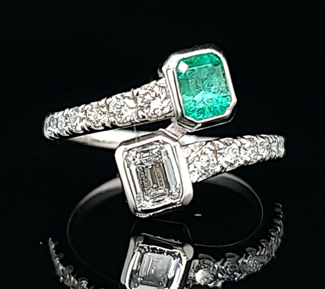 14K WHITE GOLD TOI ET MOI RING 0.82CT. DIAMOND NATURAL GREEN EMERALD (1 of 2)
