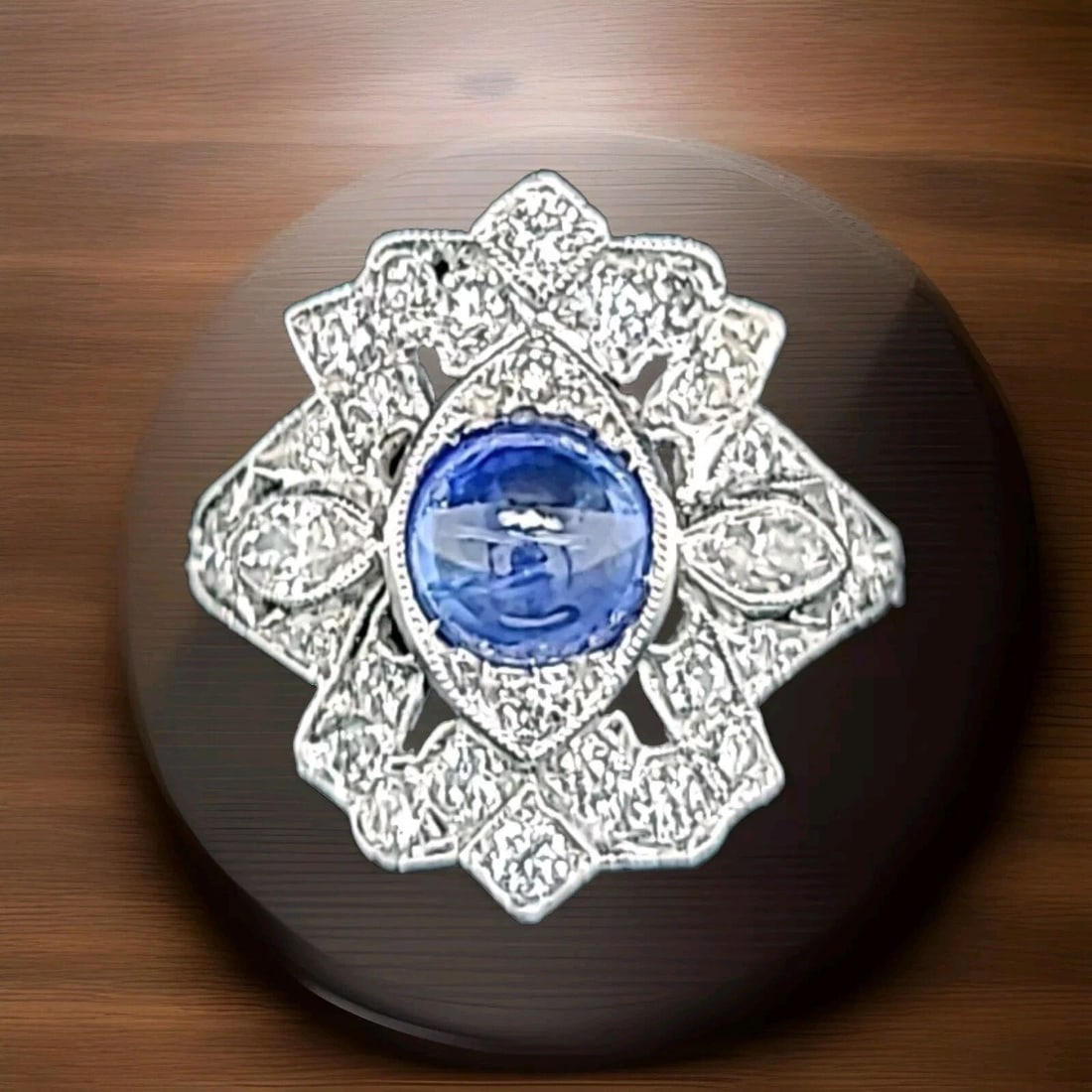 VINTAGE PLATINUM RING 1.23CT. NATURAL BLUE SAPPHIRE CABOCHON ROUND CIRC 1930'S: VINTAGE PLATINUM RING 1.23CT. NATURAL BLUE SAPPHIRE CABOCHON ROUND CIRC 1930'S Gorgeous Vintage art deco filigree Platinum ring blue sapphire in cabochon round shape circ 1930's center natural sapphir
