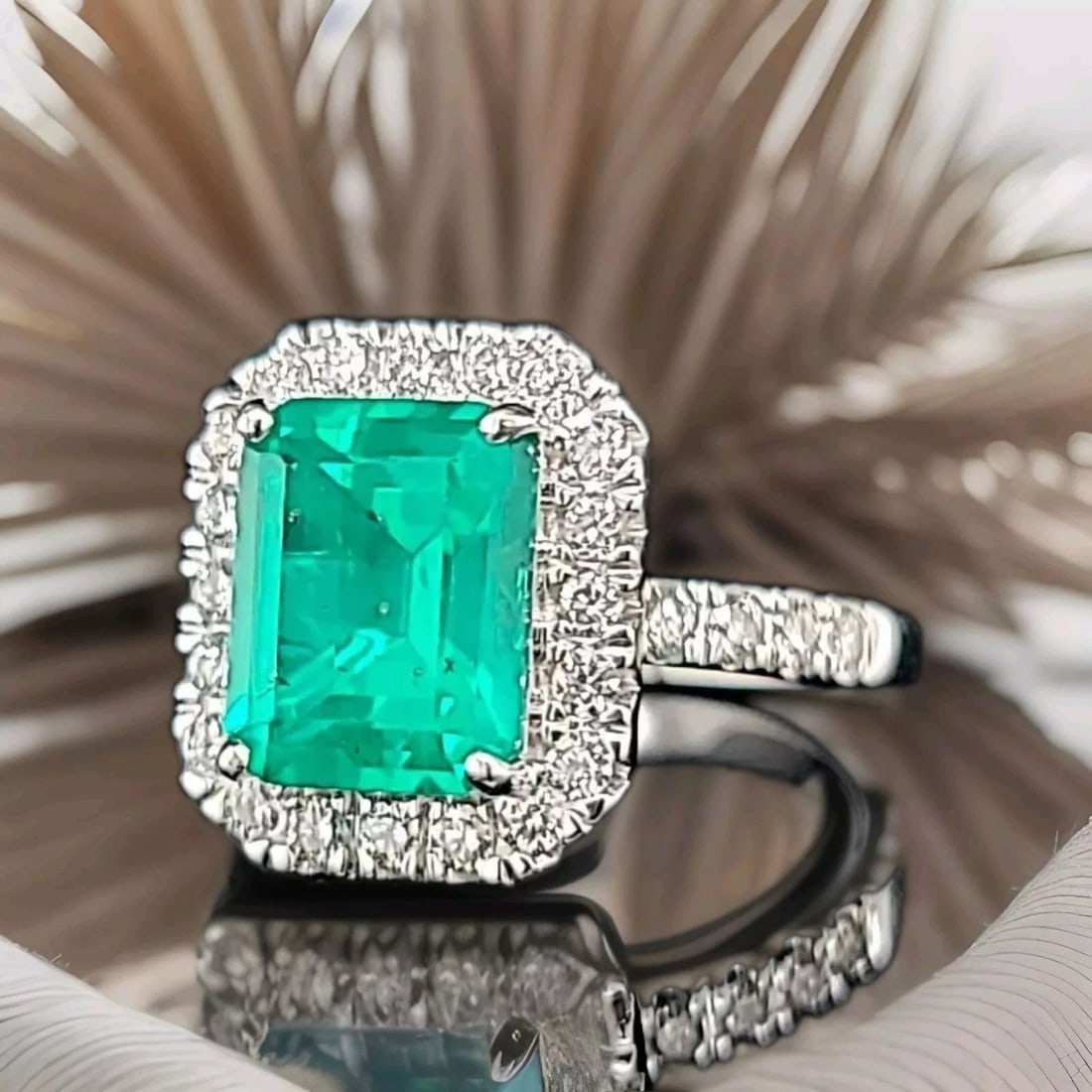 14K WHITE GOLD ENGAGEMENT RING 3.10CT.LAB GROWN GREEN EMERALD RECTANGULAR CUT: 14K WHITE GOLD ENGAGEMENT RING 3.10CT.GEM GREEN EMERALD RECTANGULAR SHAPE Gorgeous 14K white gold emerald engagement ring. center lab grown emerald in rectangular shape. weight 3.10ct. size 10x8mm nic