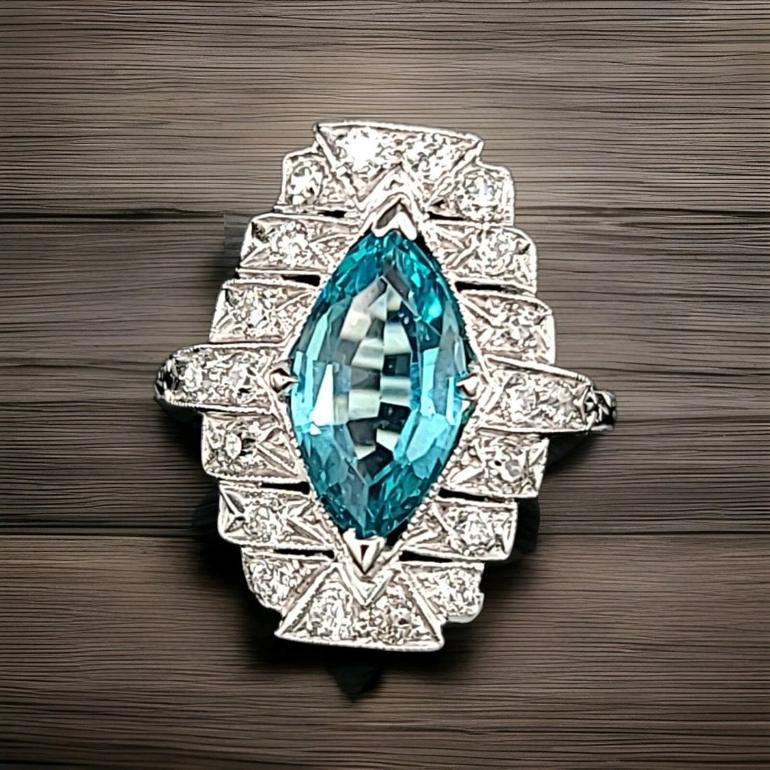 2.83CT.VINTAGE 14K WHITE GOLD RING GEM BLUE AQUAMARINE MARQUISE CIRC 1940'S: 2.83CT.VINTAGE 14K WHITE GOLD RING GEM BLUE AQUAMARINE MARQUISE CIRC 1940'S Gorgeous Vintage 14k white gold art deco filigree aquamarine ring center set gem natural diffused blue aquamarine in marquis