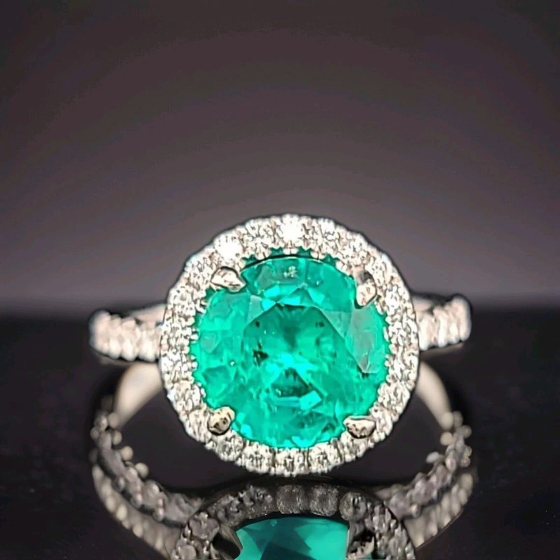 VINTAGE 18K WHITE GOLD ENGAGEMENT RING 3.05CT. LAB GROWN GREEN EMERALD ROUND CUT (1 of 2)