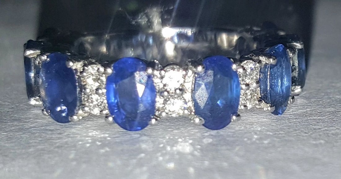 14K WHITE GOLD ETERNITY RING NATURAL BLUE SAPPHIRE 7.40CT.: 14K WHITE GOLD ETERNITY RING NATURAL BLUE SAPPHIRE 7.40CT. Gorgeous Eternity ring wedding or anniversary 14k yellow gold ring SET 8pcs NATURAL blue sapphire oval shape weight 6.90ct total weight. size