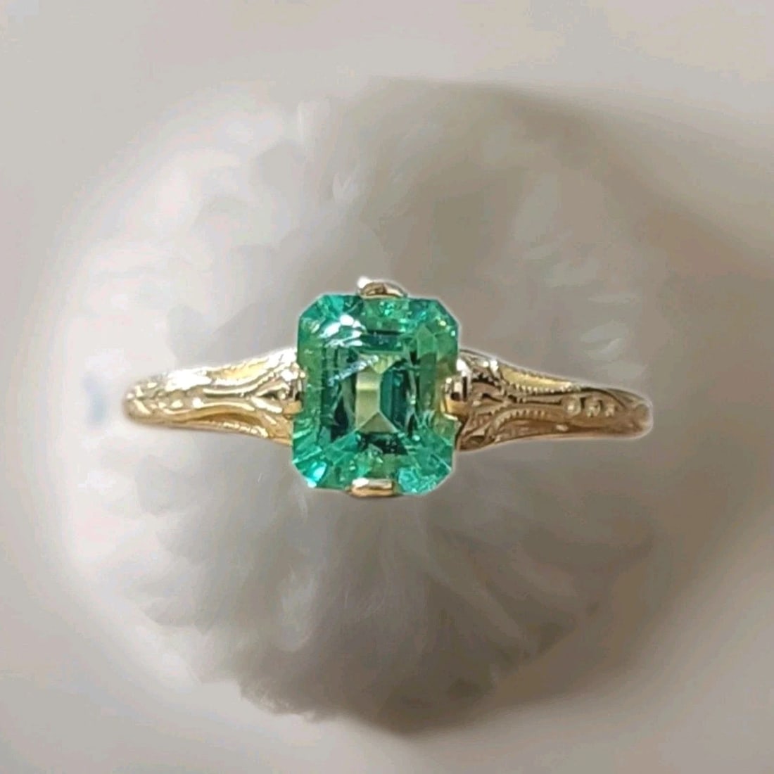 VINTAGE 14K YELLOW GOLD ENGAGEMENT RING 1.01CT.NATURAL COLOMBIA GREEN EMERALD: VINTAGE 14K YELLOW GOLD ENGAGEMENT RING 1.01CT.NATURAL COLOMBIA GREEN EMERALD This vintage 14k yellow gold engagement ring features a stunning 1.01CT natural Colombia green emerald as the main stone.