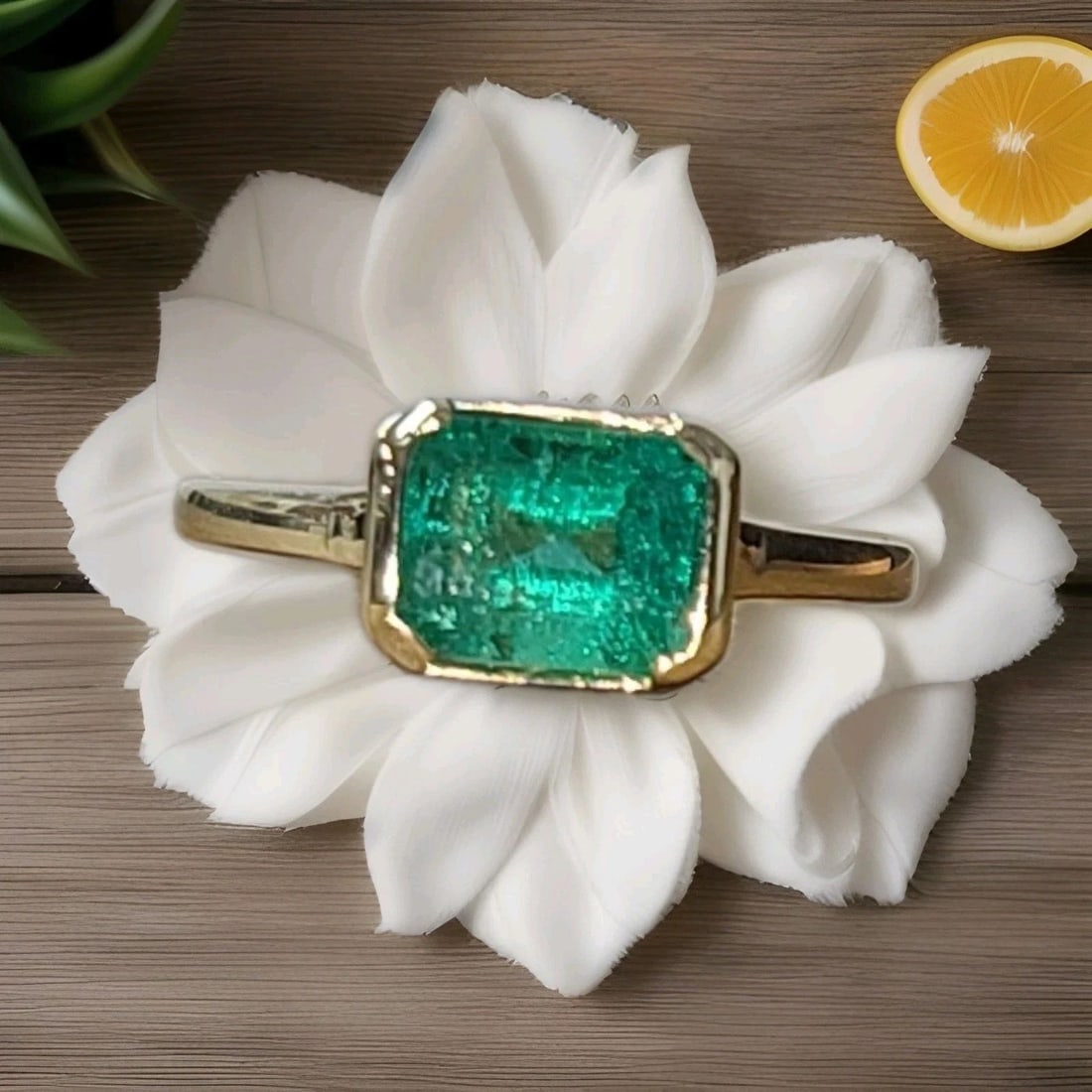 VINTAGE 14K YELLOW GOLD ENGAGEMENT RING 1.47CT.NATURAL GREEN EMERALD CUT: VINTAGE 14K YELLOW GOLD ENGAGEMENT RING 1.47CT.NATURAL GREEN EMERALD CUT This vintage 14k yellow gold engagement ring features a stunning 1.47CT natural green emerald cut gemstone as the main focal po