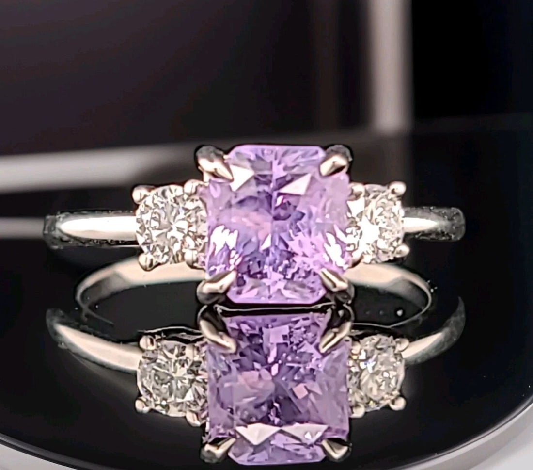 VINTAGE 14K WHITE GOLD ENGAGEMENT RING 1.81CT.NATURAL LAVENDER PURPLE SAPPHIRE: VINTAGE 14K WHITE GOLD ENGAGEMENT RING 1.81CT.NATURAL LAVENDER PURPLE SAPPHIRE This Vintage 14K White Gold Engagement ring features a beautiful 1.81ct natural lavender purple sapphire as the main ston