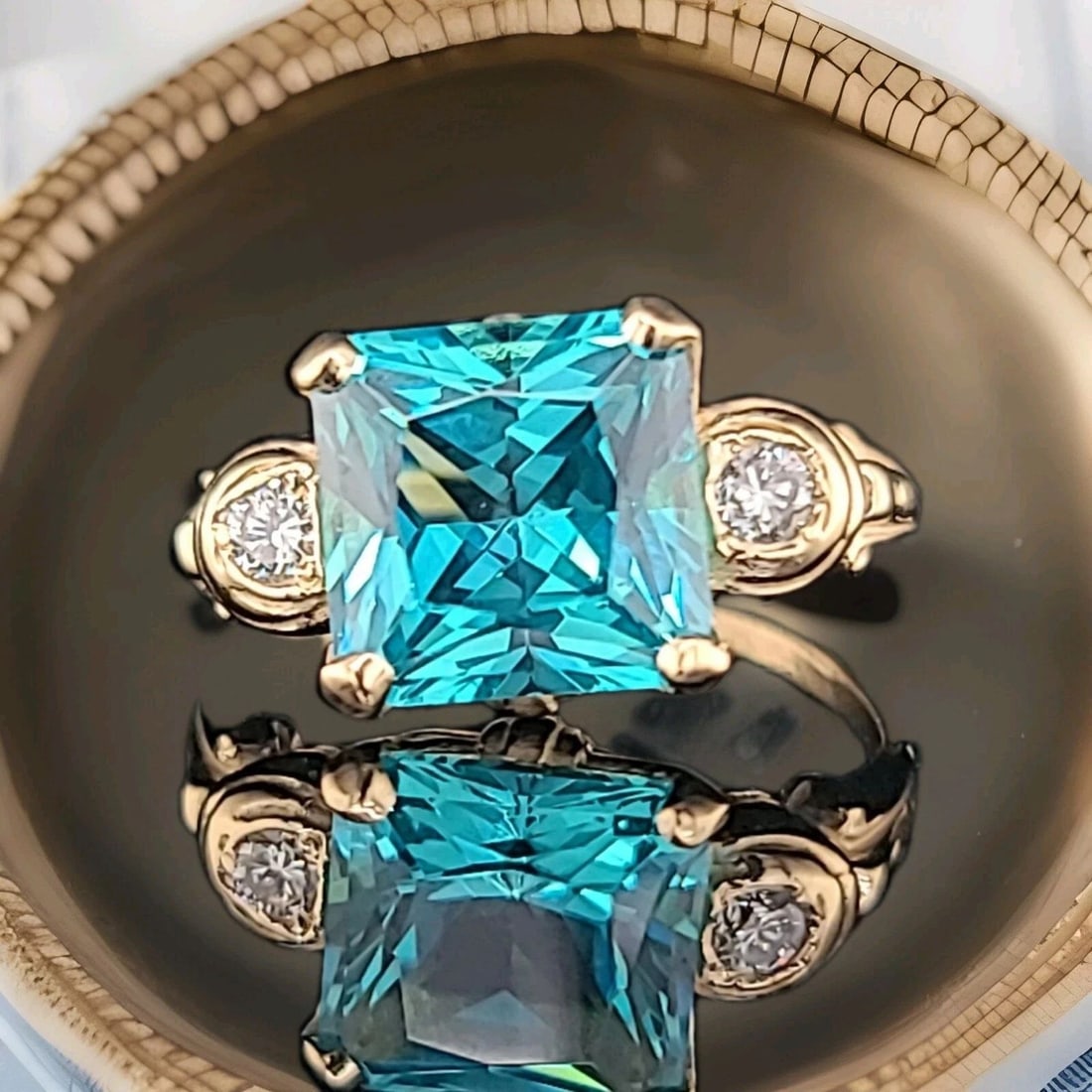 VINTAGE 14K YELLOW GOLD ENGAGEMENT RING 4.01CT. AQUAMARINE RADIANT SHAPE: VINTAGE 14K YELLOW GOLD ENGAGEMENT RING 4.01CT. AQUAMARINE RADIANT SHAPE Vintage 14K yellow gold ring aquamarine radiant shape circ 1930's center lab grown aquamarine in radiant shape weight 4.01ct. s