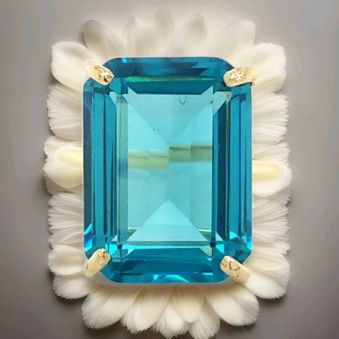 VINTAGE 14K YELLOW GOLD ENGAGEMENT RING 17.16CT.LAB GROWN BLUE AQUAMARINE: VINTAGE 14K YELLOW GOLD ENGAGEMENT RING 17.16CT. GEM AQUAMARINE EMERALD SHAPE VINTAGE 14K Yellow GOLD ENGAGEMENT sky blue aquamarine ring CENTER set lab grown aquamarine in emerald shape,WEIGHT 17.16C