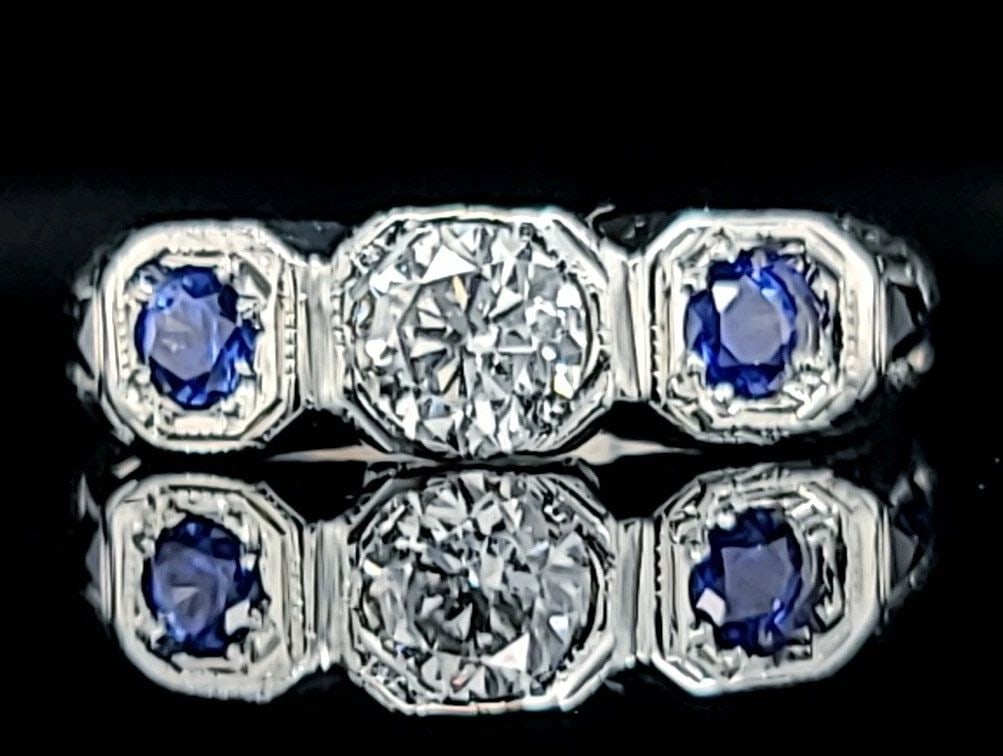 18K WHITE GOLD VINTAGE ENGAGEMENT RING 0.58CT NATURAL ROUND CUT DIAMOND 1930'S: 18K WHITE GOLD VINTAGE ENGAGEMENT RING 0.58CT NATURAL ROUND CUT DIAMOND 1930'S Gorgeous Vintage art deco filigree 18k white gold engagement ring circ 1930's center natural round cut diamond weight 0.5