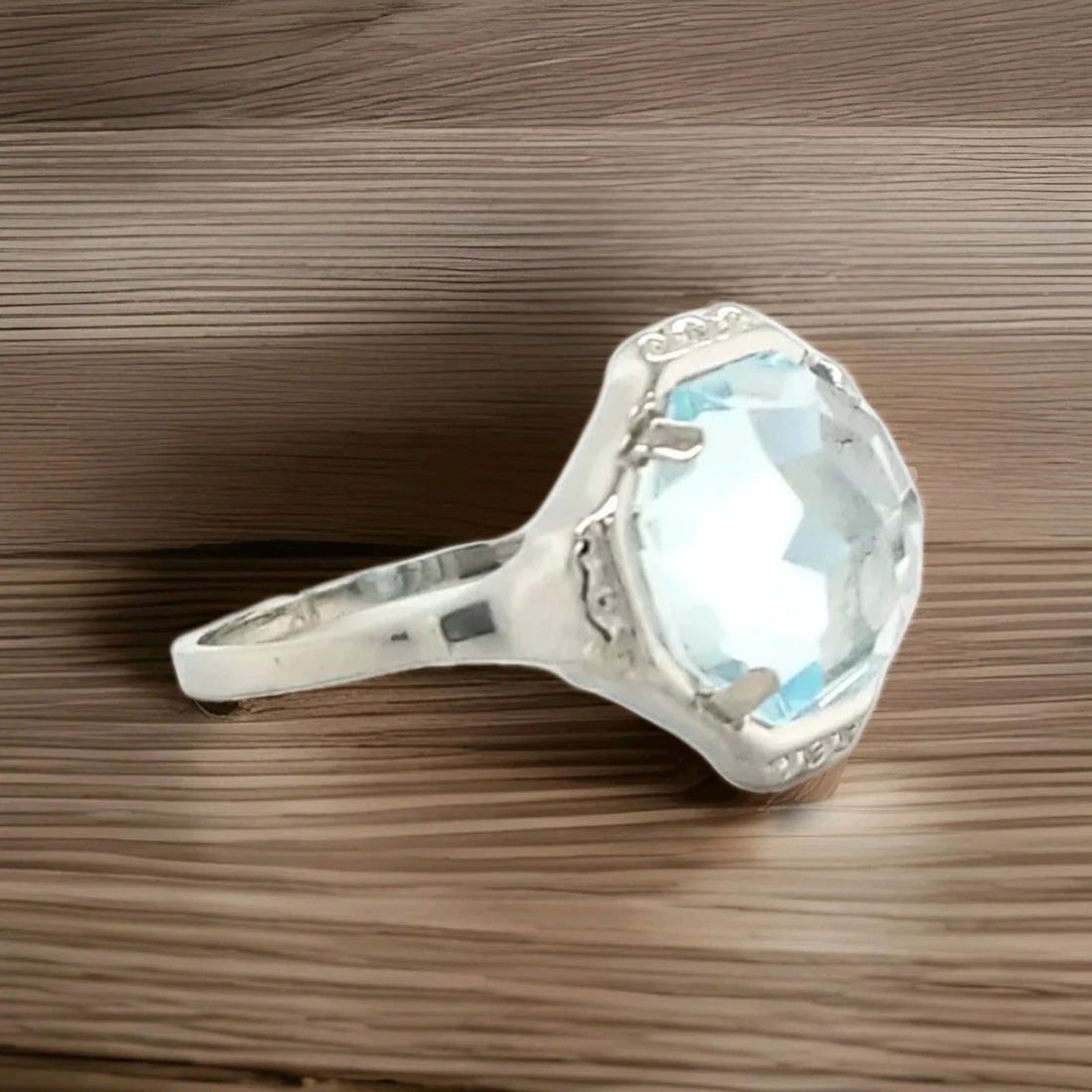 VINTAGE PLATINUM ENGAGEMENT RING 2.49CT. NATURAL AQUAMARINE OCTAGON ROSE CUT: VINTAGE PLATINUM ENGAGEMENT RING 2.49CT. NATURAL AQUAMARINE OCTAGON ROSE CUT This is a beautiful vintage platinum engagement ring with a stunning 2.49CT natural aquamarine octagon rose cut gemstone. T